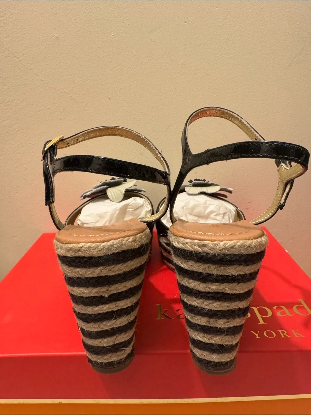 Vintage 2011 Kate Spade Darling Flower Wedge Espadrille Sandals Black Patent EUC